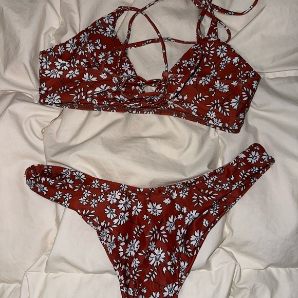 Swim + sports bras - Picture 10 of 15